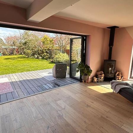 Formby, Spacious True Bungalow Steps From Beach エクステリア 写真