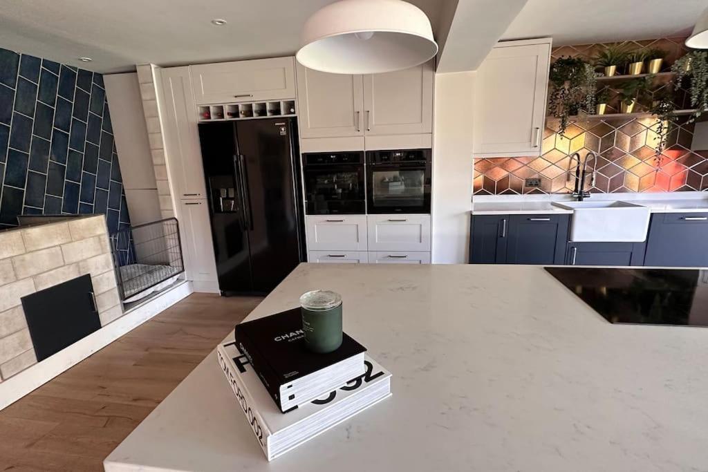 Formby, Spacious True Bungalow Steps From Beach エクステリア 写真