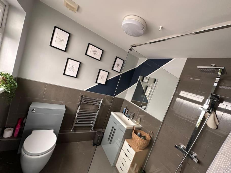 Formby, Spacious True Bungalow Steps From Beach エクステリア 写真