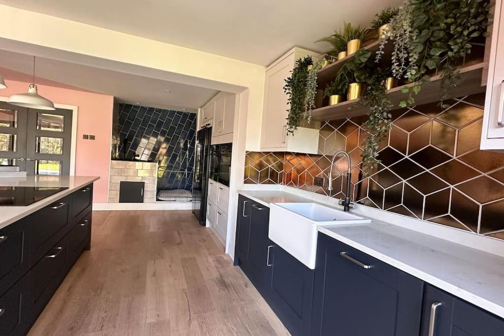 Formby, Spacious True Bungalow Steps From Beach エクステリア 写真
