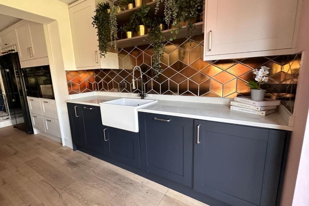 Formby, Spacious True Bungalow Steps From Beach エクステリア 写真